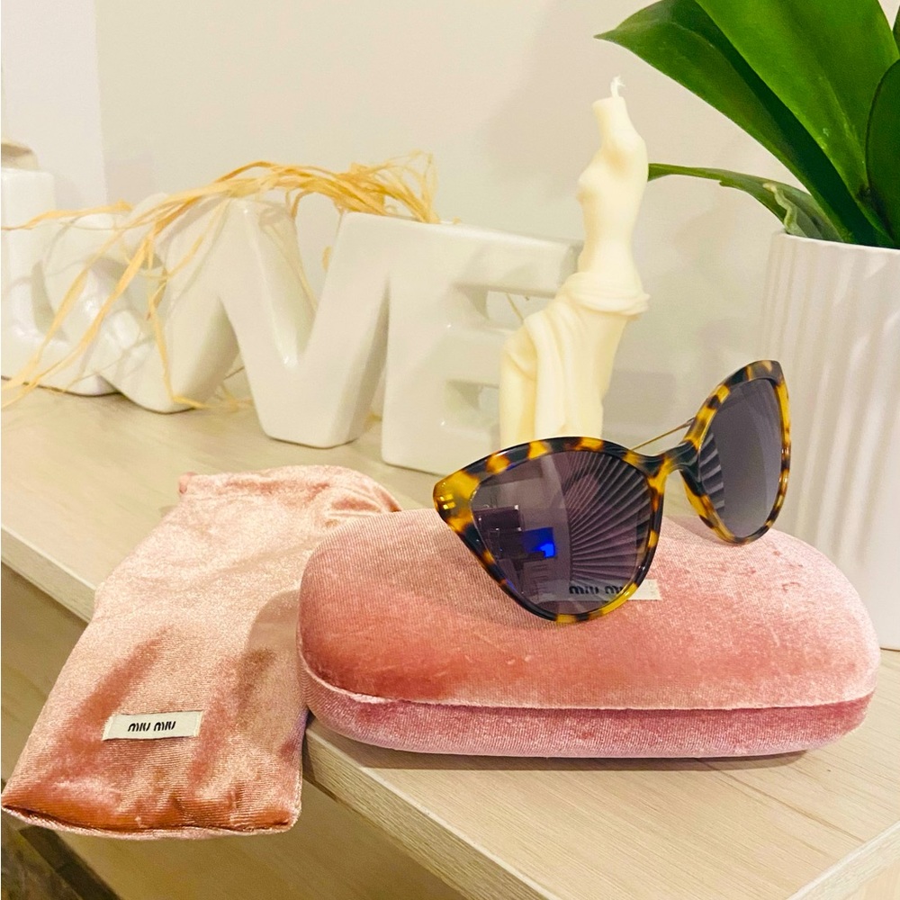 Miu Miu sunglasses cat-eye, new without tag